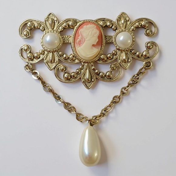 Jewelry - Gold and Cream Cameo Brooch with Pearl Pendant